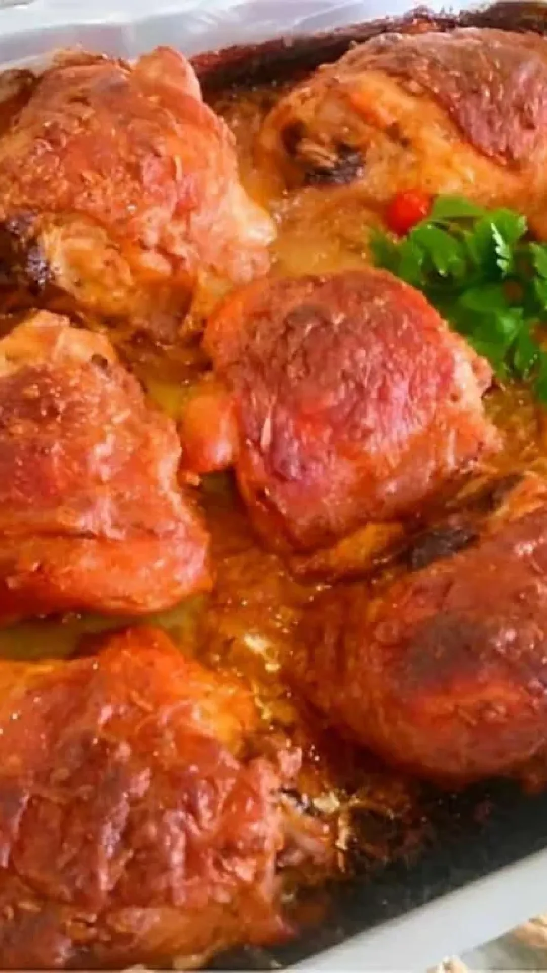 Frango assado na maionese com creme de cebola receita simples e prática de preparar