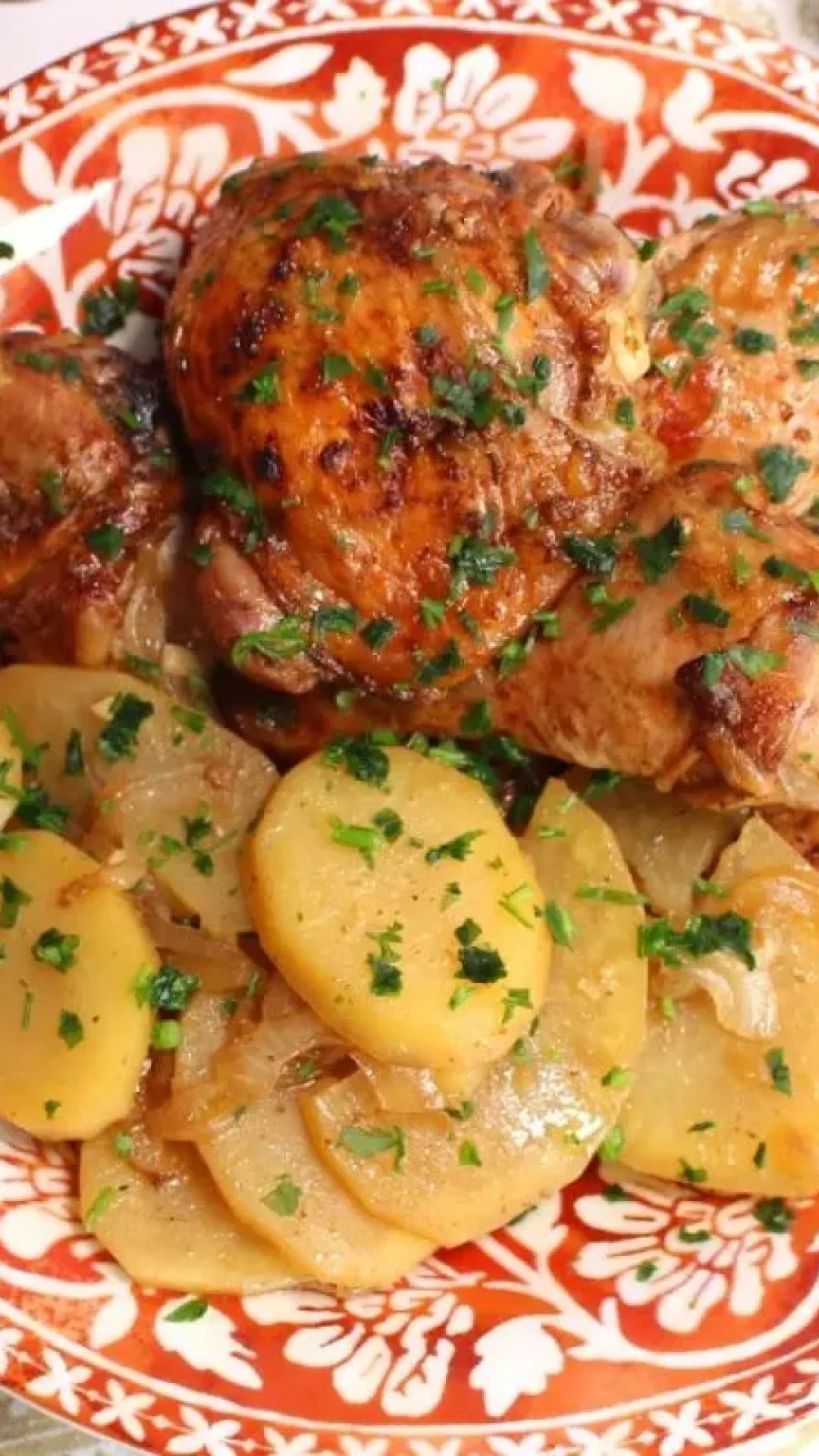 Frango assado: o segredo da marinada perfeita para deixar a carne suculenta e muito saborosa