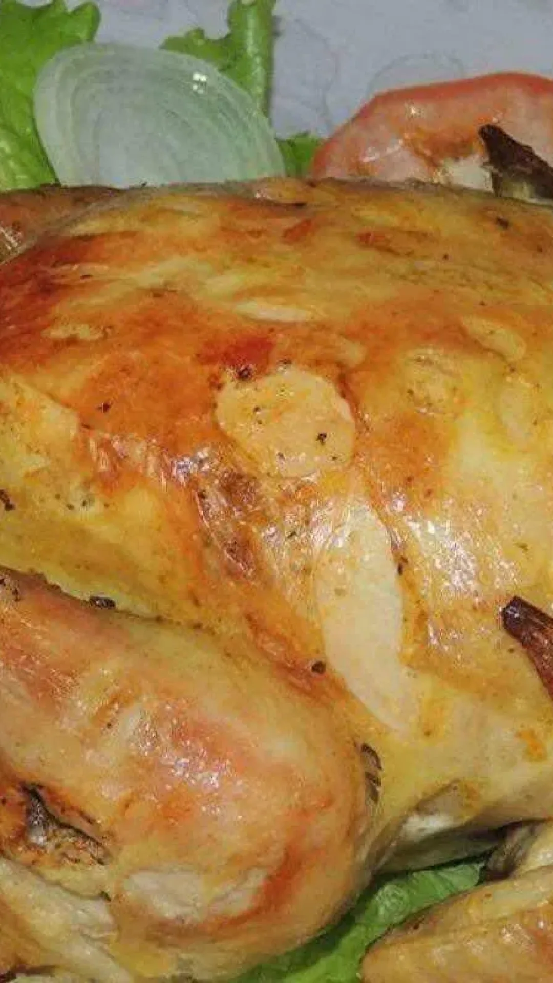 Frango assado recheado com farofa perfeito para um delicioso almoço em família