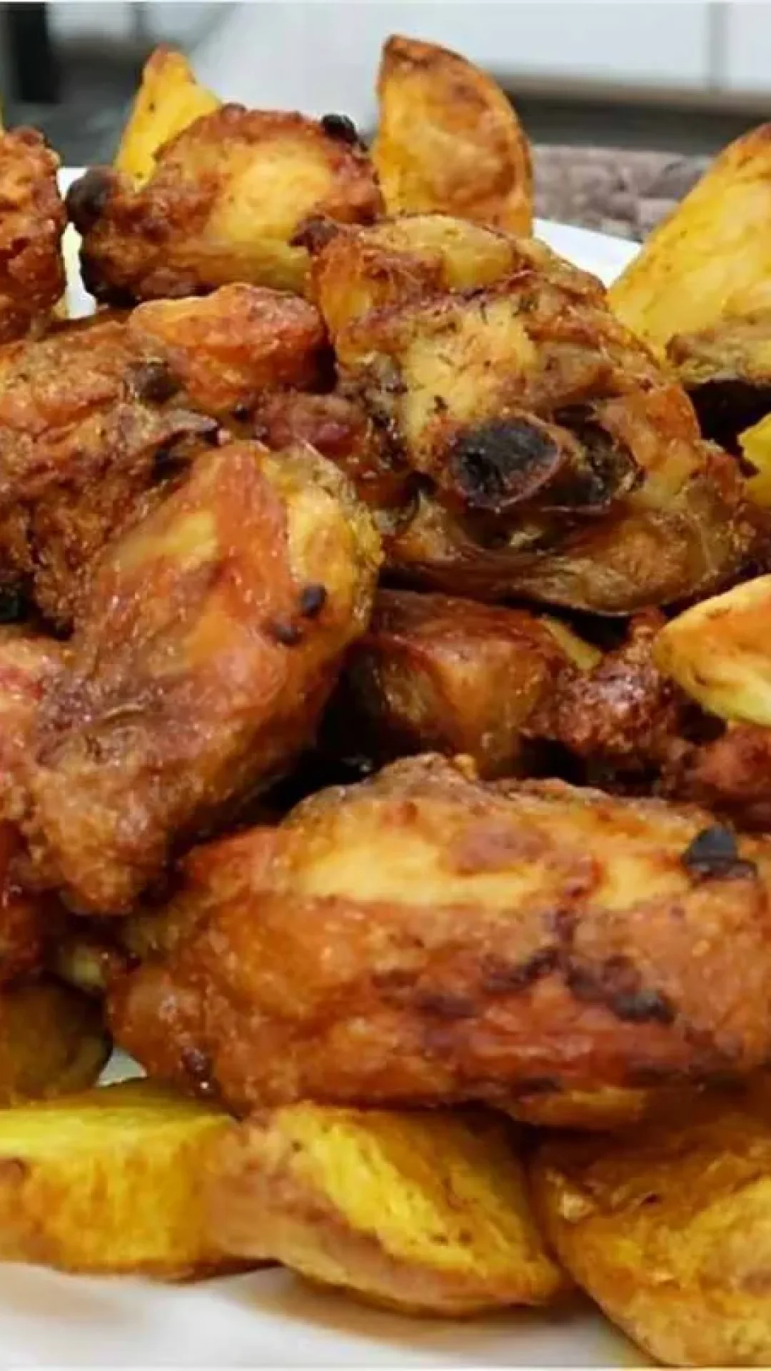 Frango com batatas na AirFryer: muito mais sequinho crocante e fácil de preparar