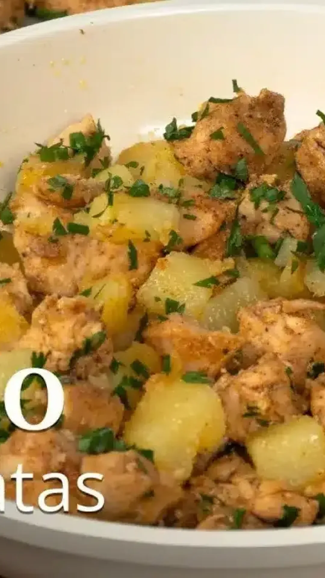 Frango com batatas simples e gostoso: com gosto de comida de mãe