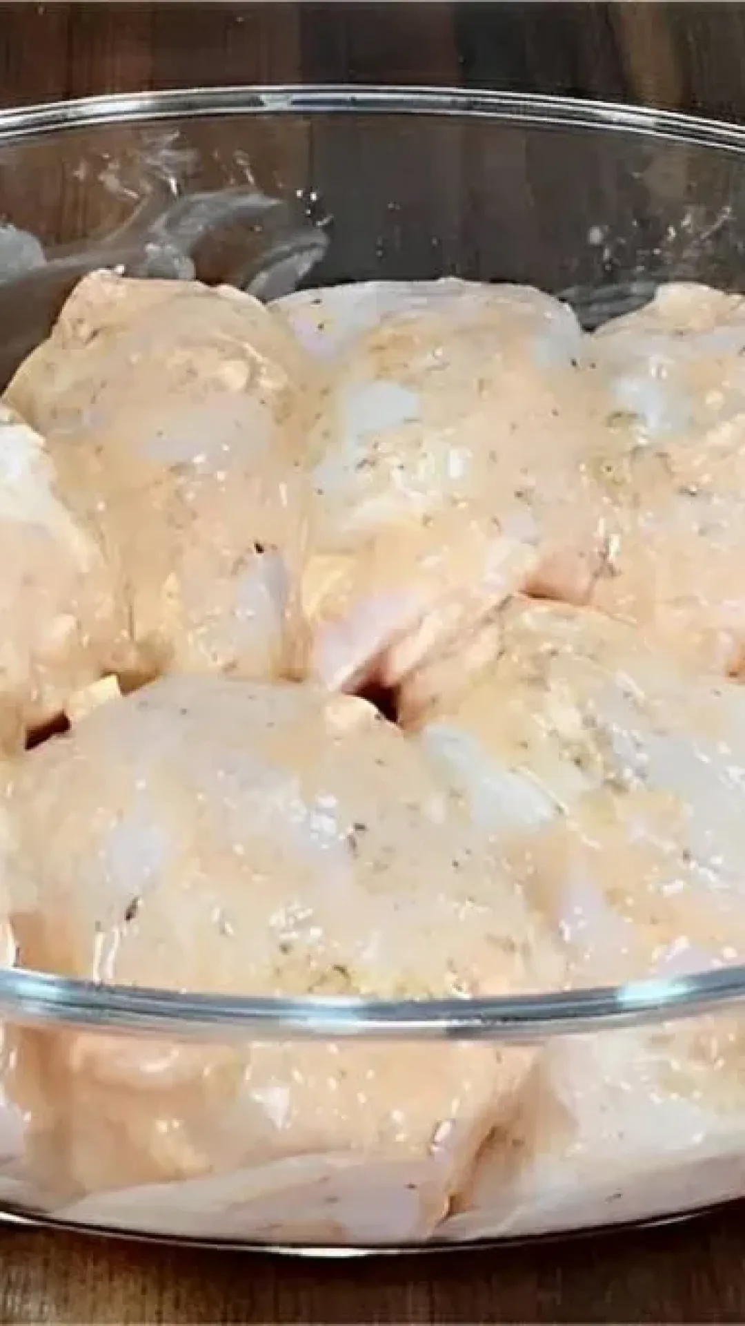 Frango com maionese fica uma delícia e é perfeito para servir no almoço ou jantar