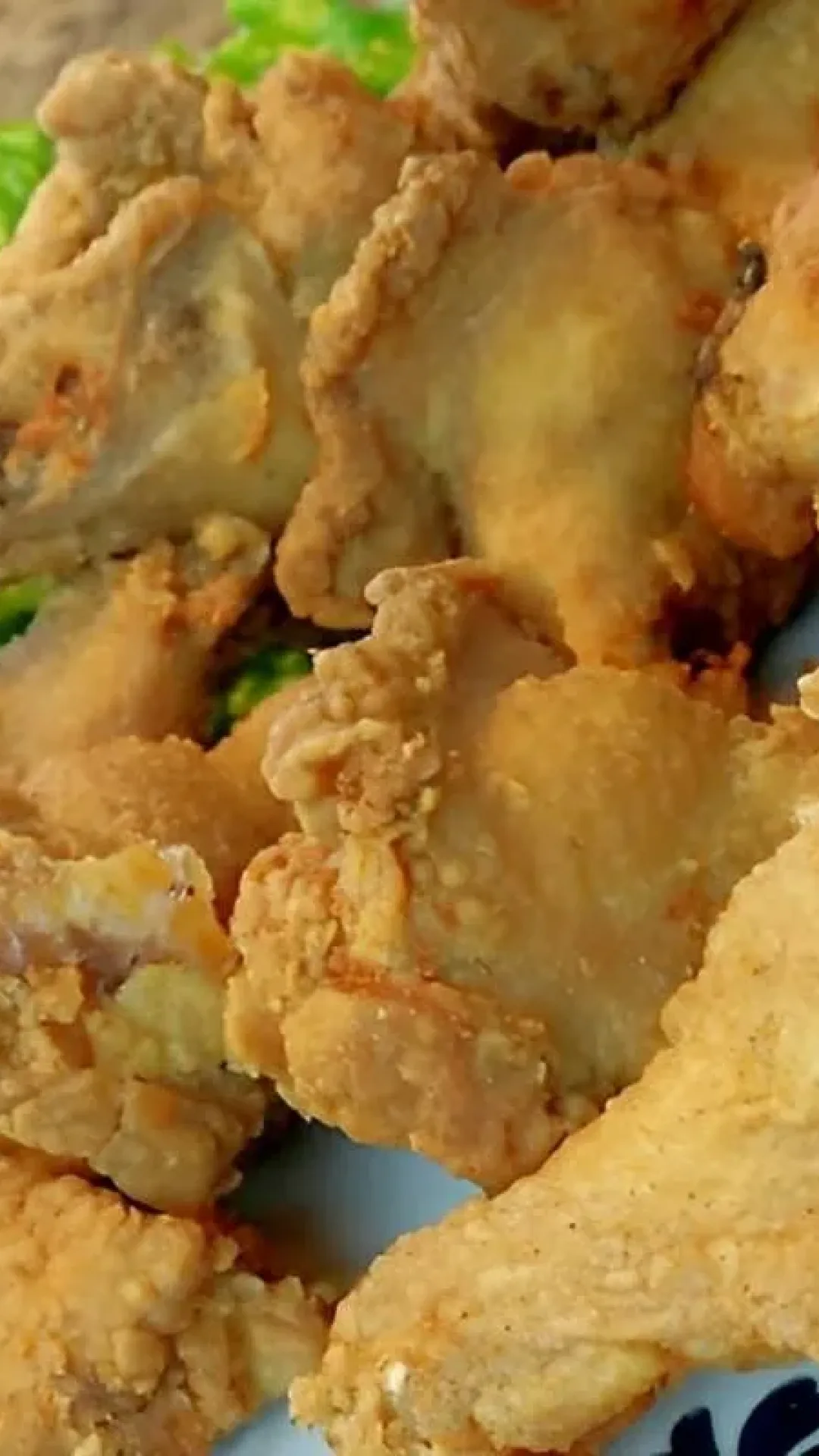 Frango empanado frito crocante e sequinho uma receita que vai fazer sucesso no almoço ou jantar