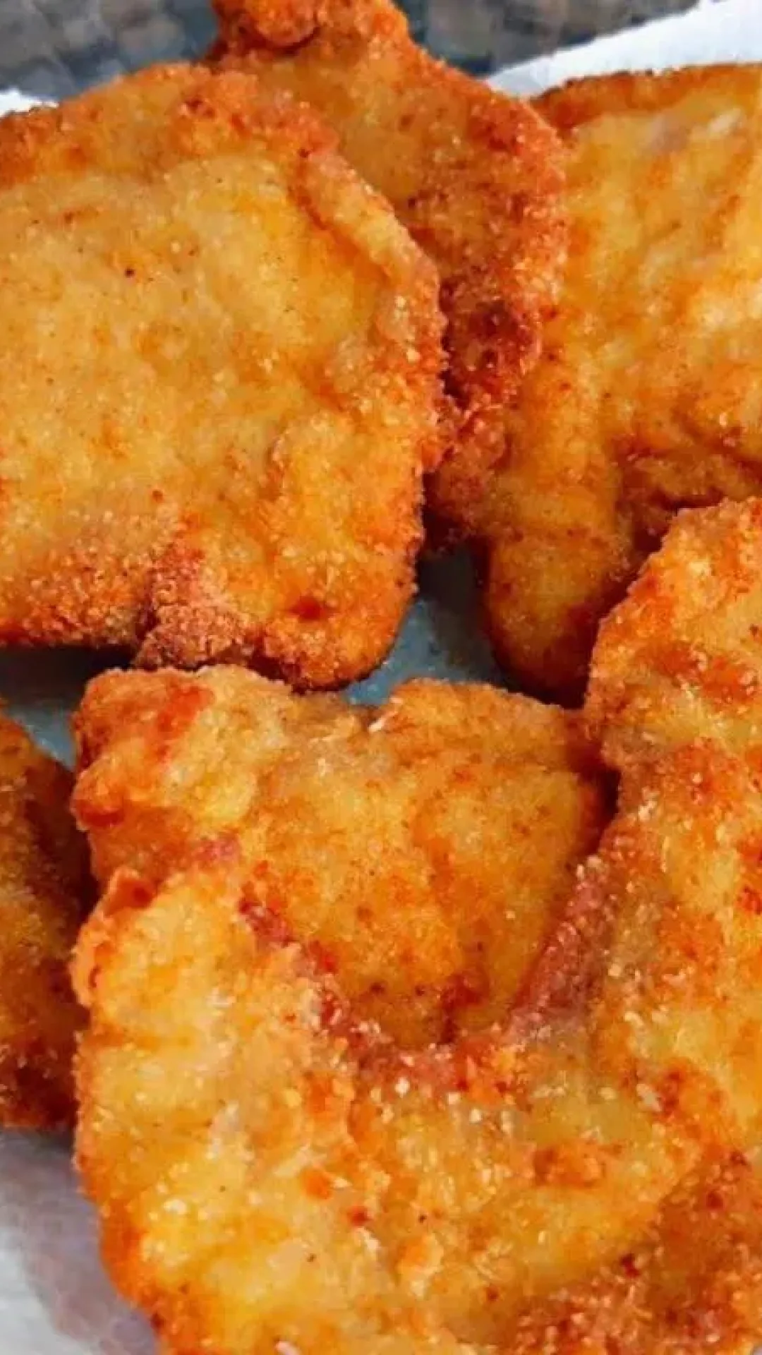 Frango empanado suculento e macio igual de restaurante para servir no fim de ano
