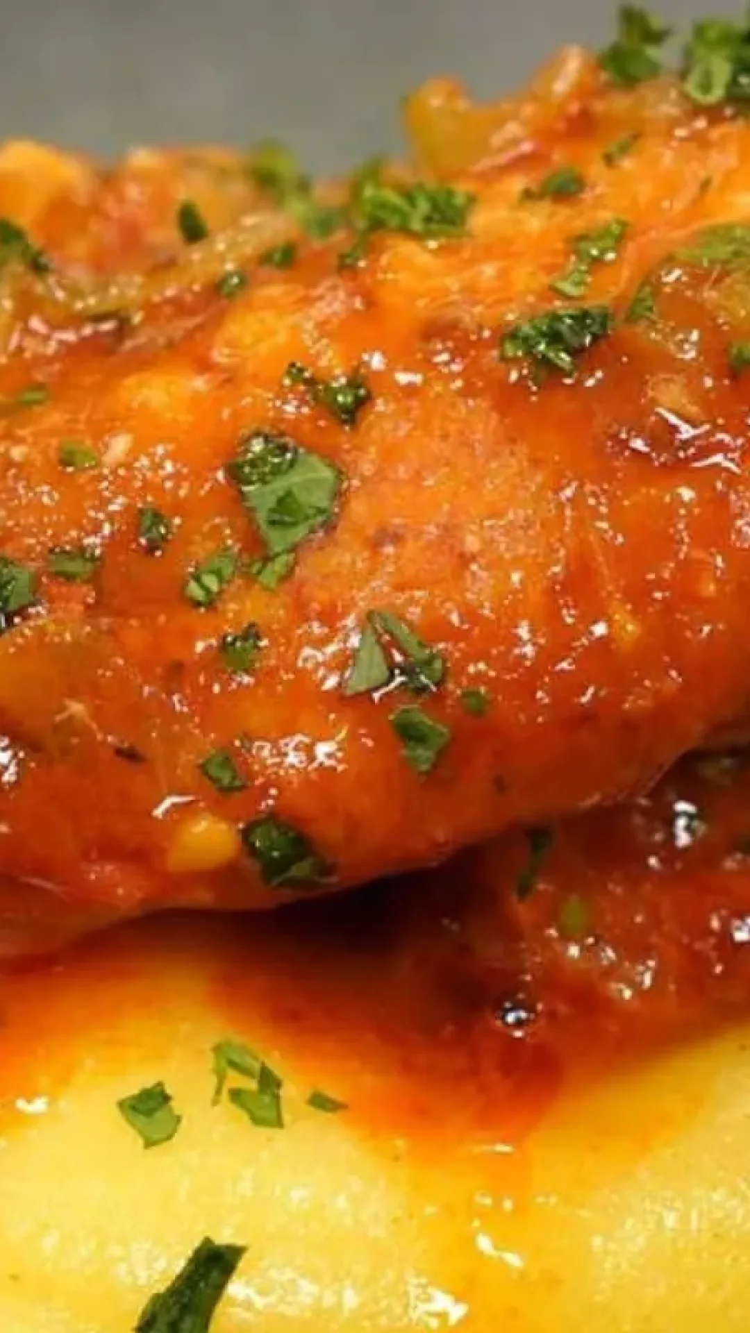 Frango ensopado com molho: aquele almoço muito saboroso com gosto de casa de vó