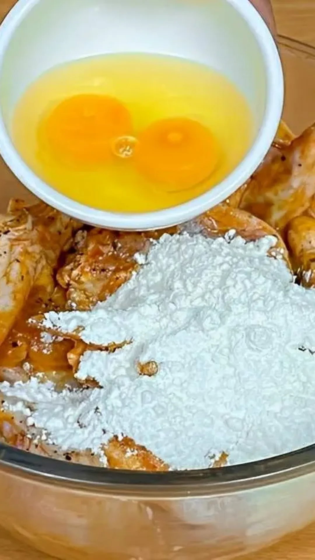 Frango frito empanado de um jeito diferente super saboroso e perfeito para o almoço ou jantar
