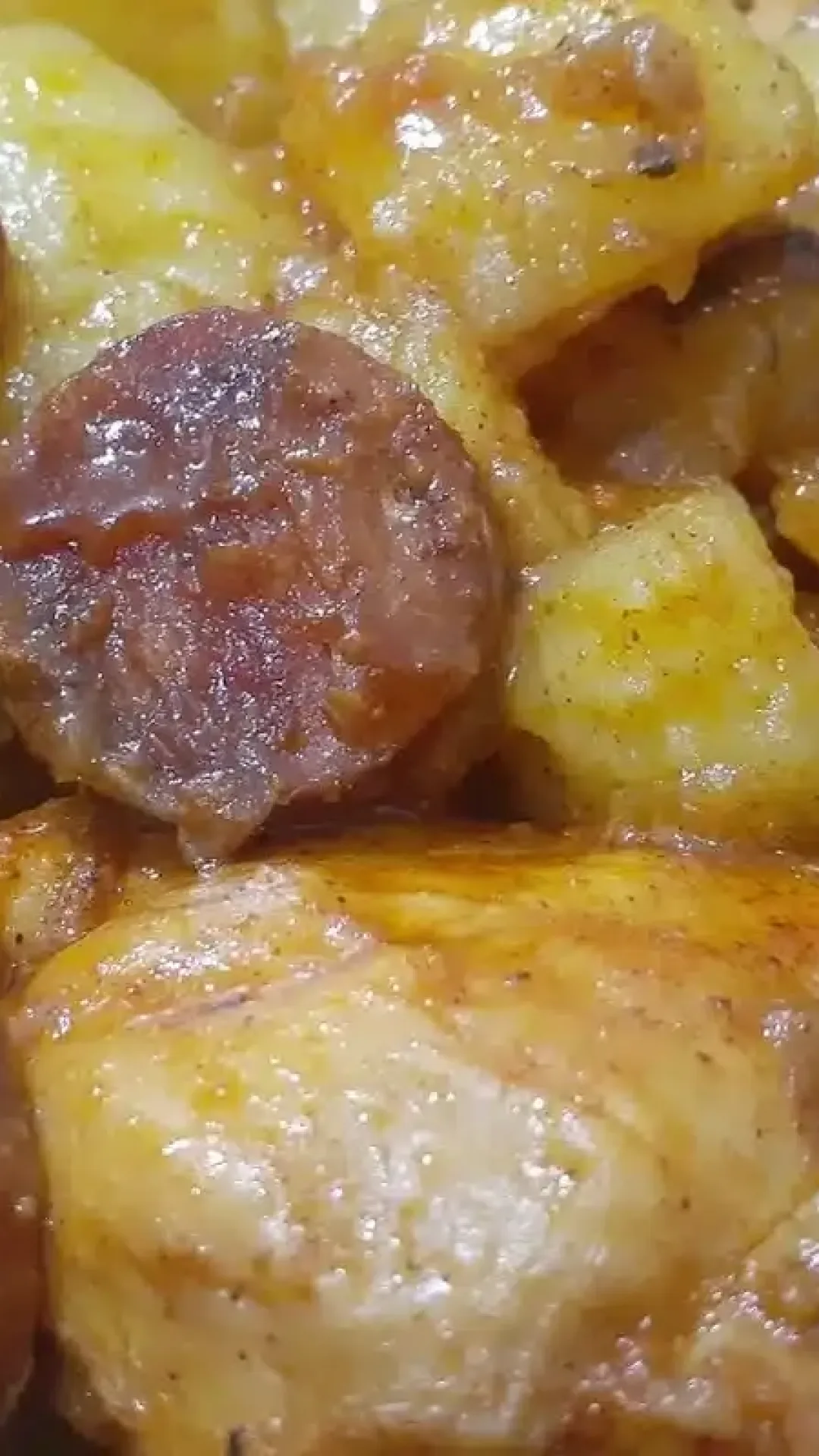 Frango na panela de pressão fica muito suculento e desmanchando na hora de servir