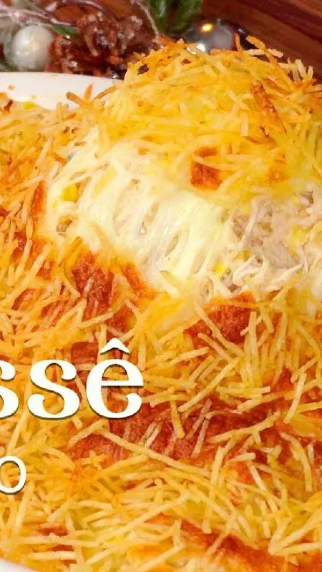 Fricassê de frango delicioso com queijo derretido e batata palha crocante por cima, uma gostosura