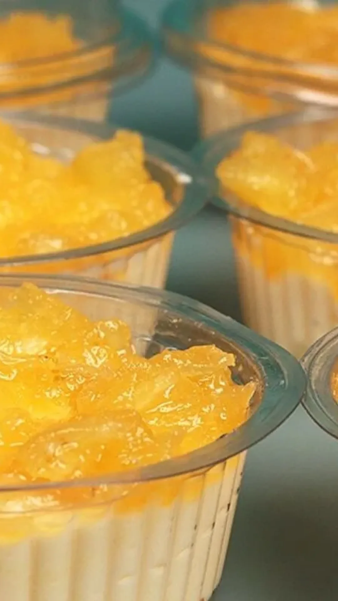 Gelado de abacaxi no pote, sobremesa prática, refrescante e perfeita para o verão