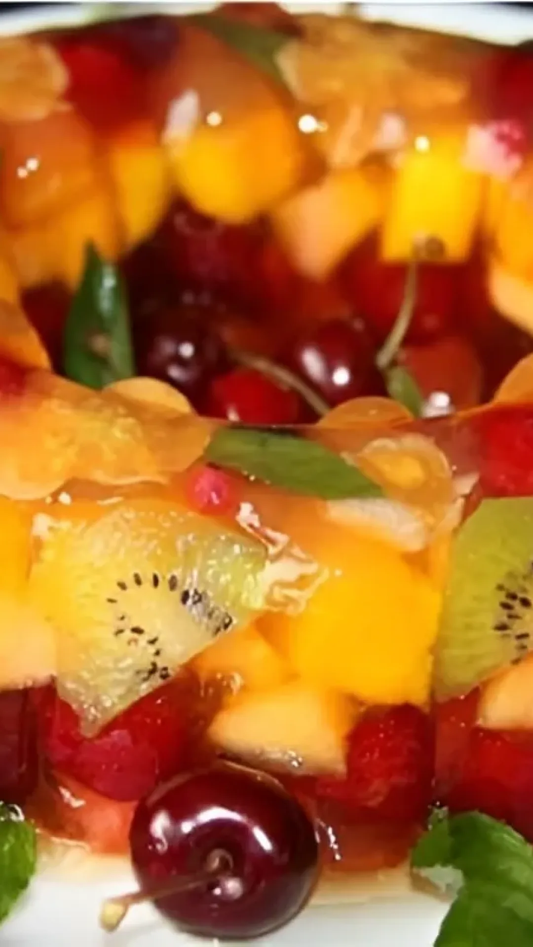 Gelatina com frutas refrescante e saudável use frutas da estação para essa sobremesa incrível