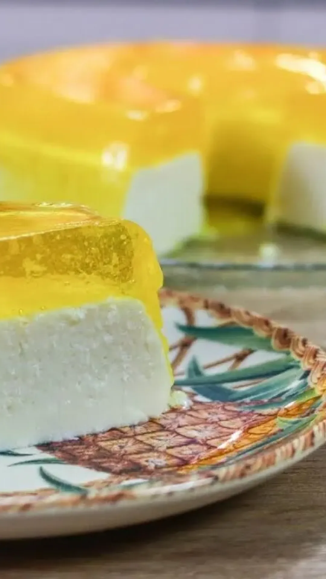 Gelatina flotante de abacaxi com coco, sobremesa leve, linda e refrescante