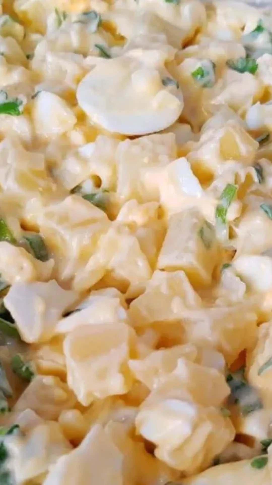 Imagine só que linda fica sua mesa do almoço de natal com essa salada de ovo com batata
