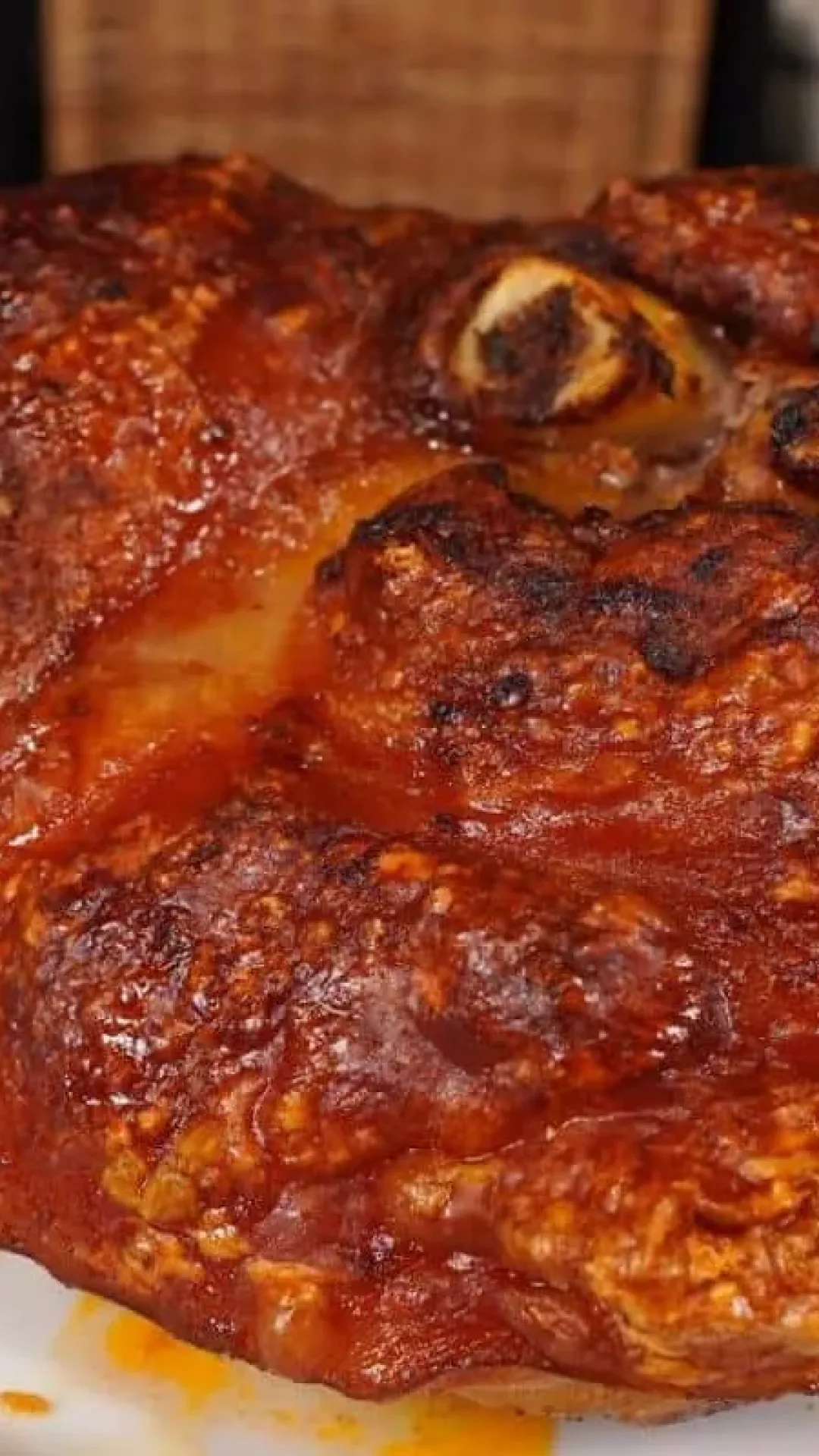 Joelho de porco suculento e saboroso para fazer no almoço de domingo