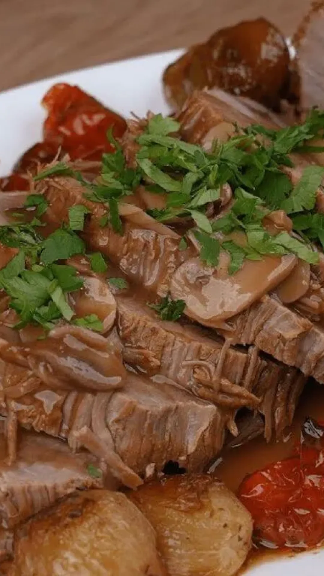 Lagarto ao molho madeira uma receita de buffet para você aprender a fazer na sua casa