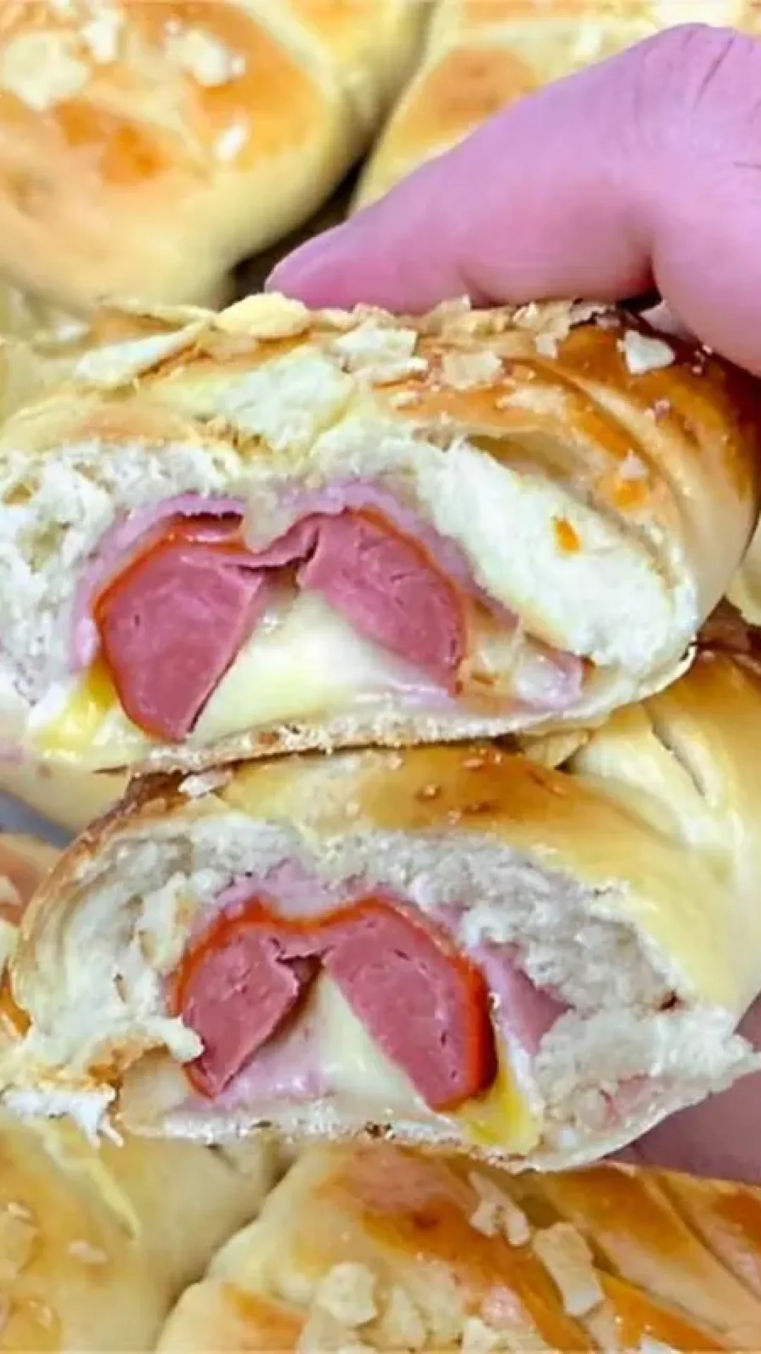 Lanche de forno com salsicha delicioso e perfeito para comer a qualquer hora