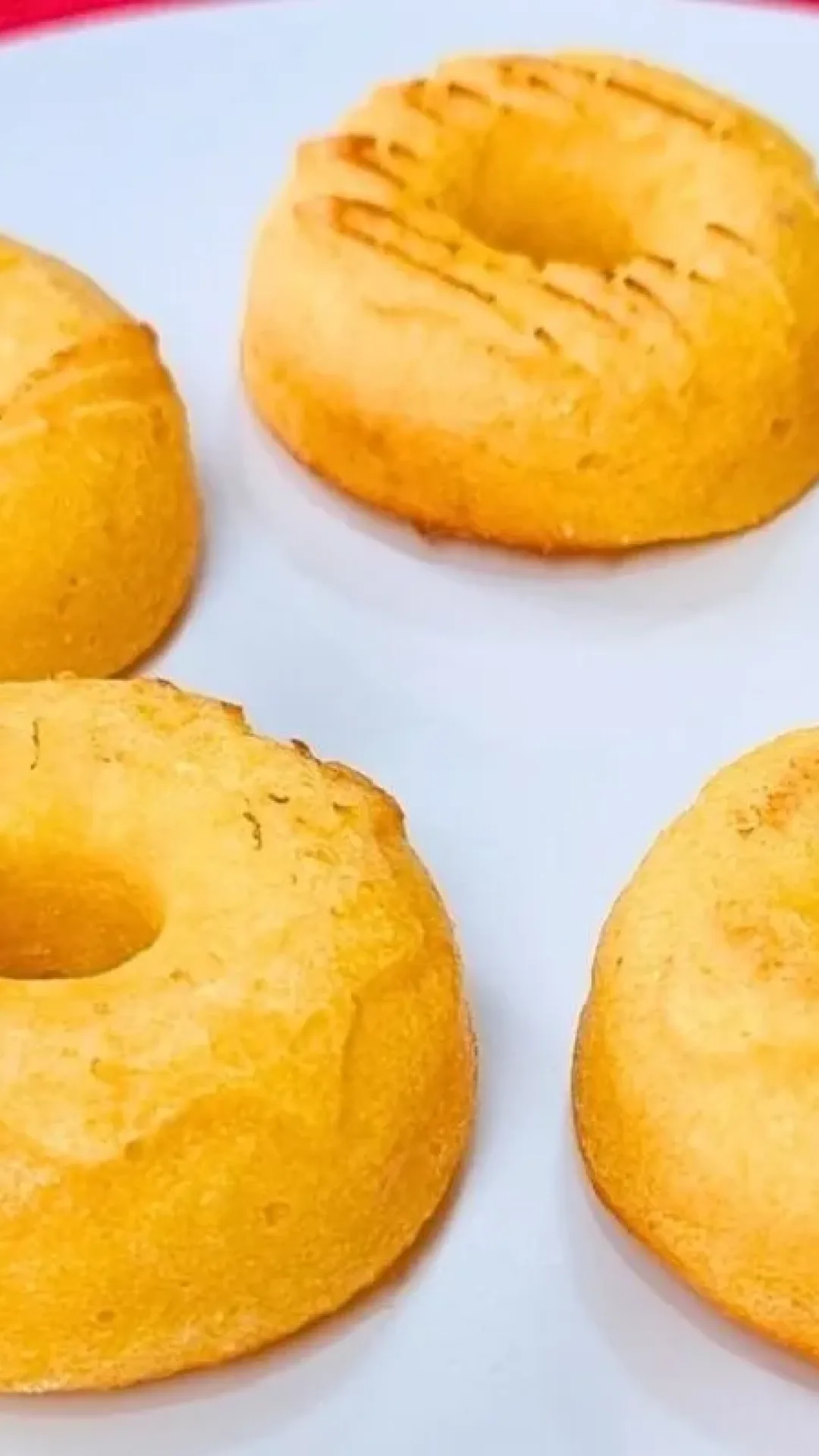 Lanche sem farinha feito com flocão e laranja, uma opção rápida, saborosa e muito econômica