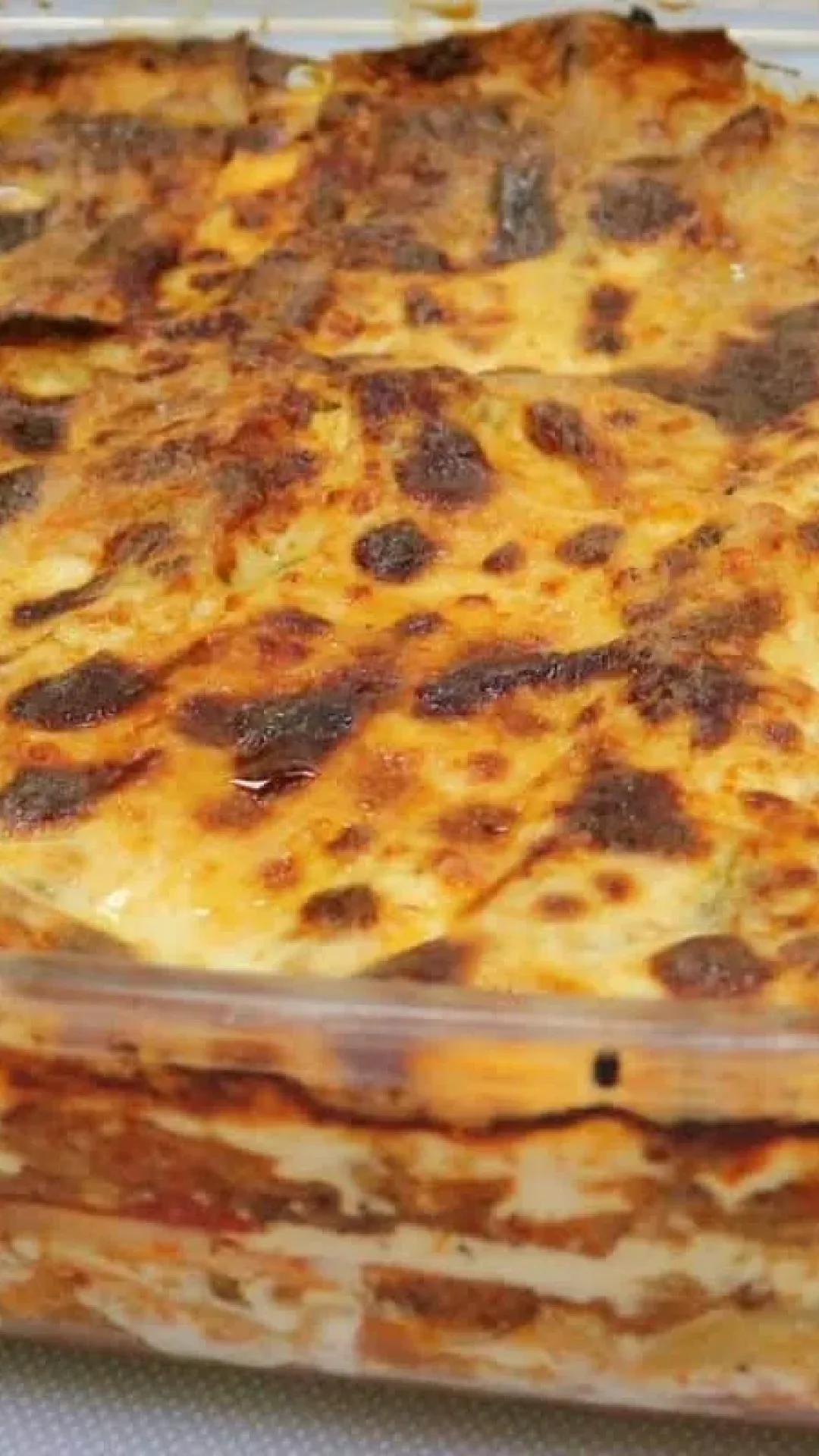 Lasanha cremosa com um segredo especial para deixar o seu almoço de domingo muito mais gostoso e suculento para toda a família