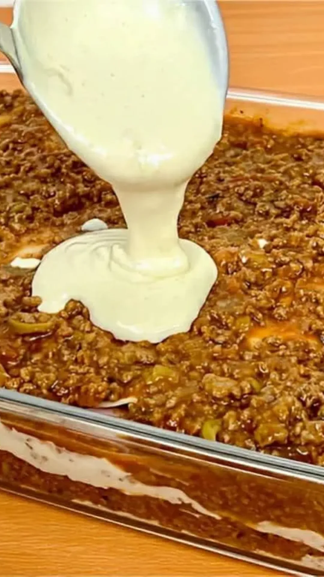Lasanha de carne deliciosa fácil de fazer e perfeita para o almoço em família