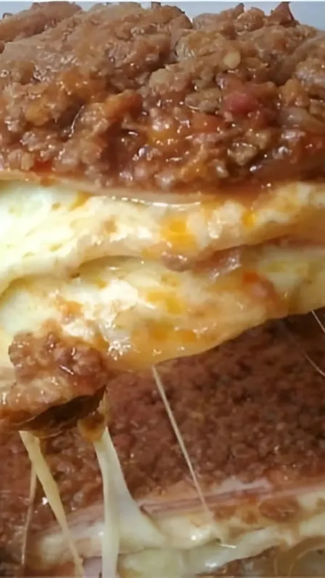 Lasanha de carne moída com molho branco um prato único que toda família vai amar