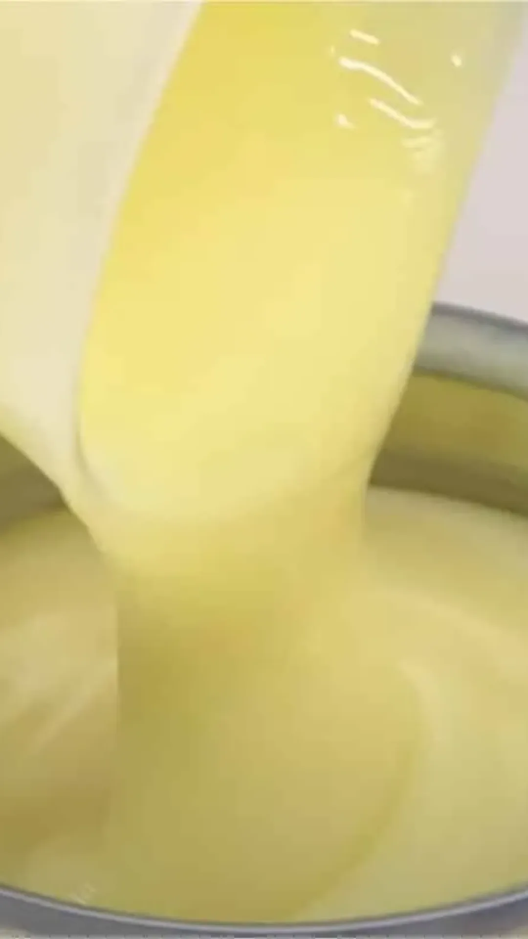 Leite condensado caseiro feito em minutos com poucos ingredientes e sem complicação