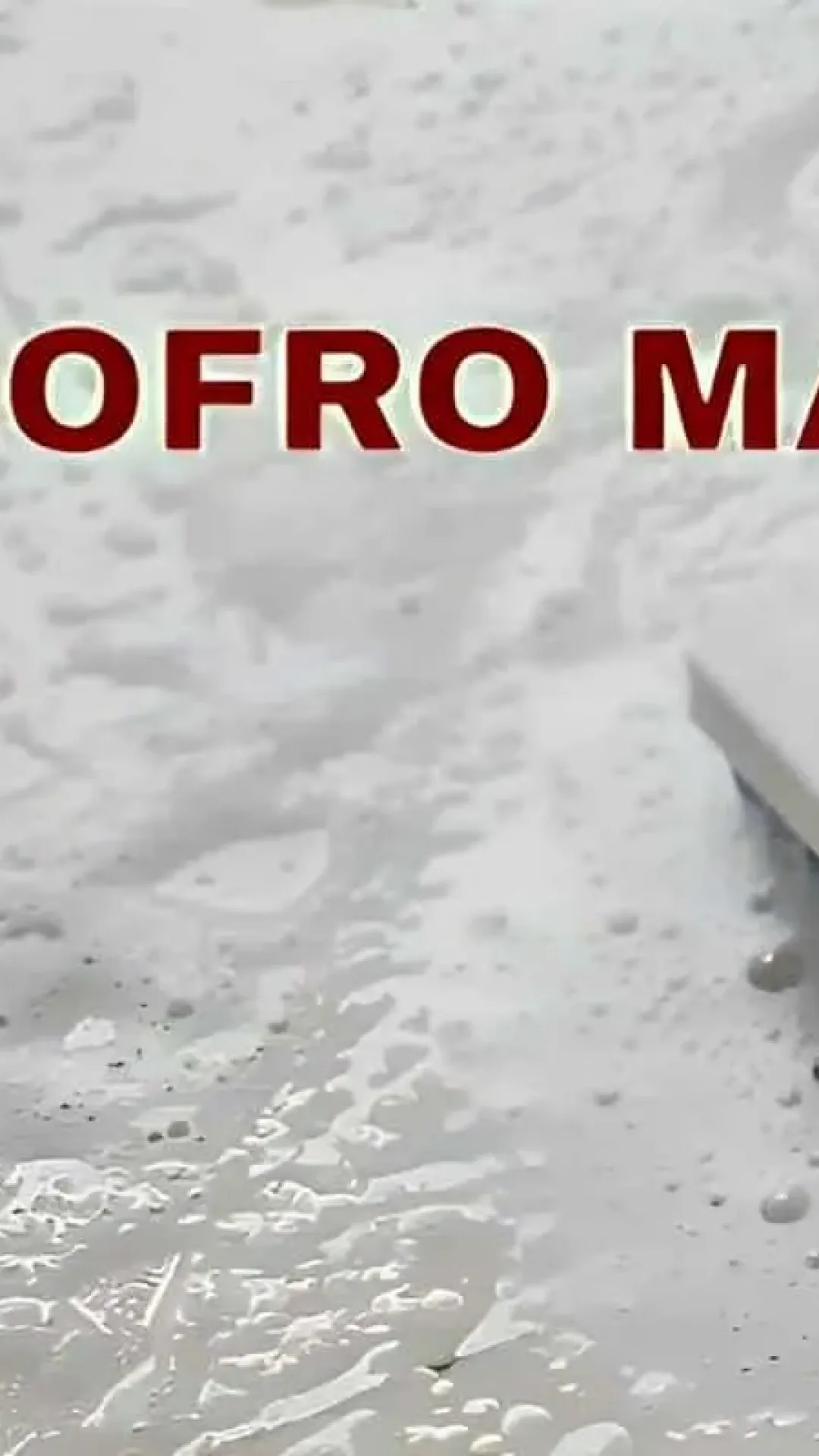 Limpa pisos caseiro feito com 3 ingredientes para tirar até as sujeiras mais difíceis sem fazer esforço