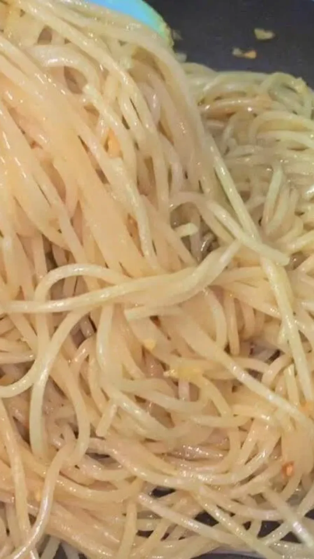 Macarrão alho e óleo mais fácil e saboroso de todos que você já viu
