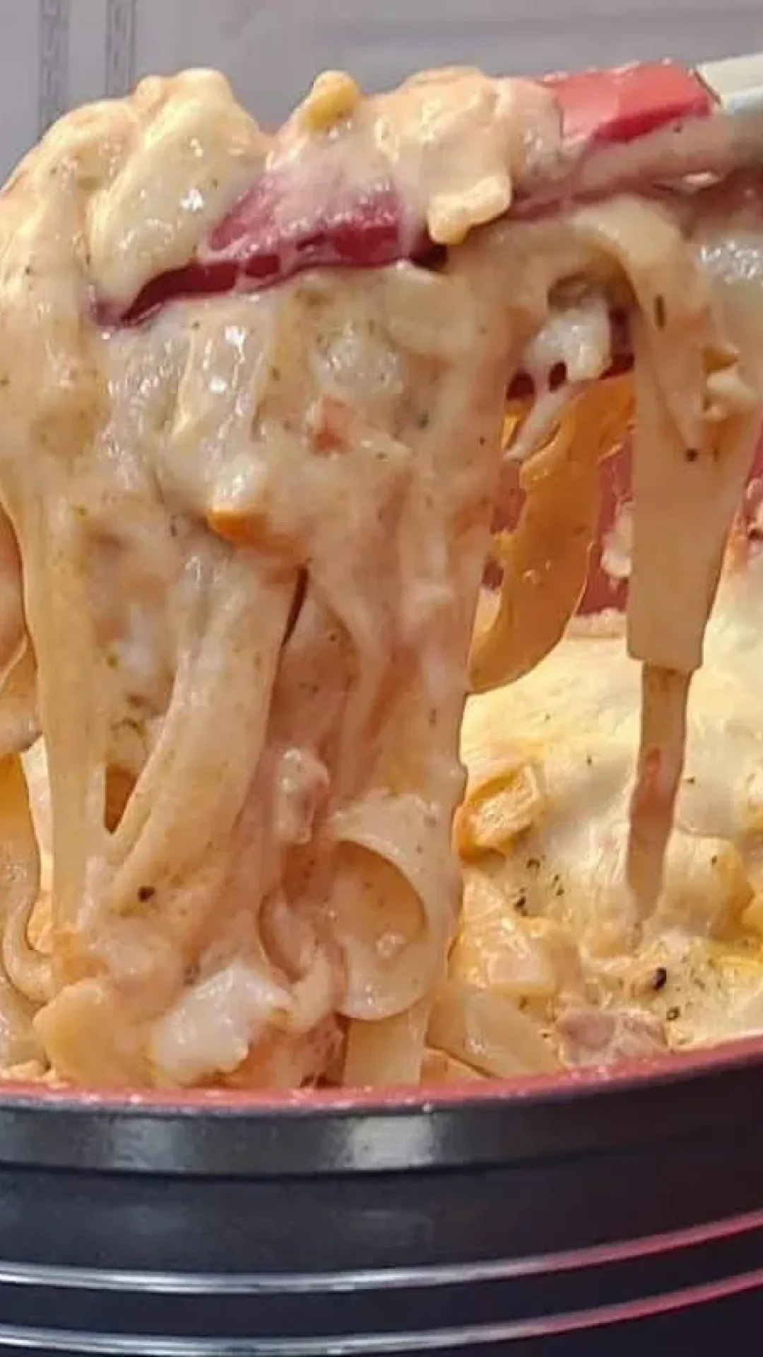 Macarrão com molho rosê cremoso e muito fácil que fica pronto em poucos minutos para o jantar