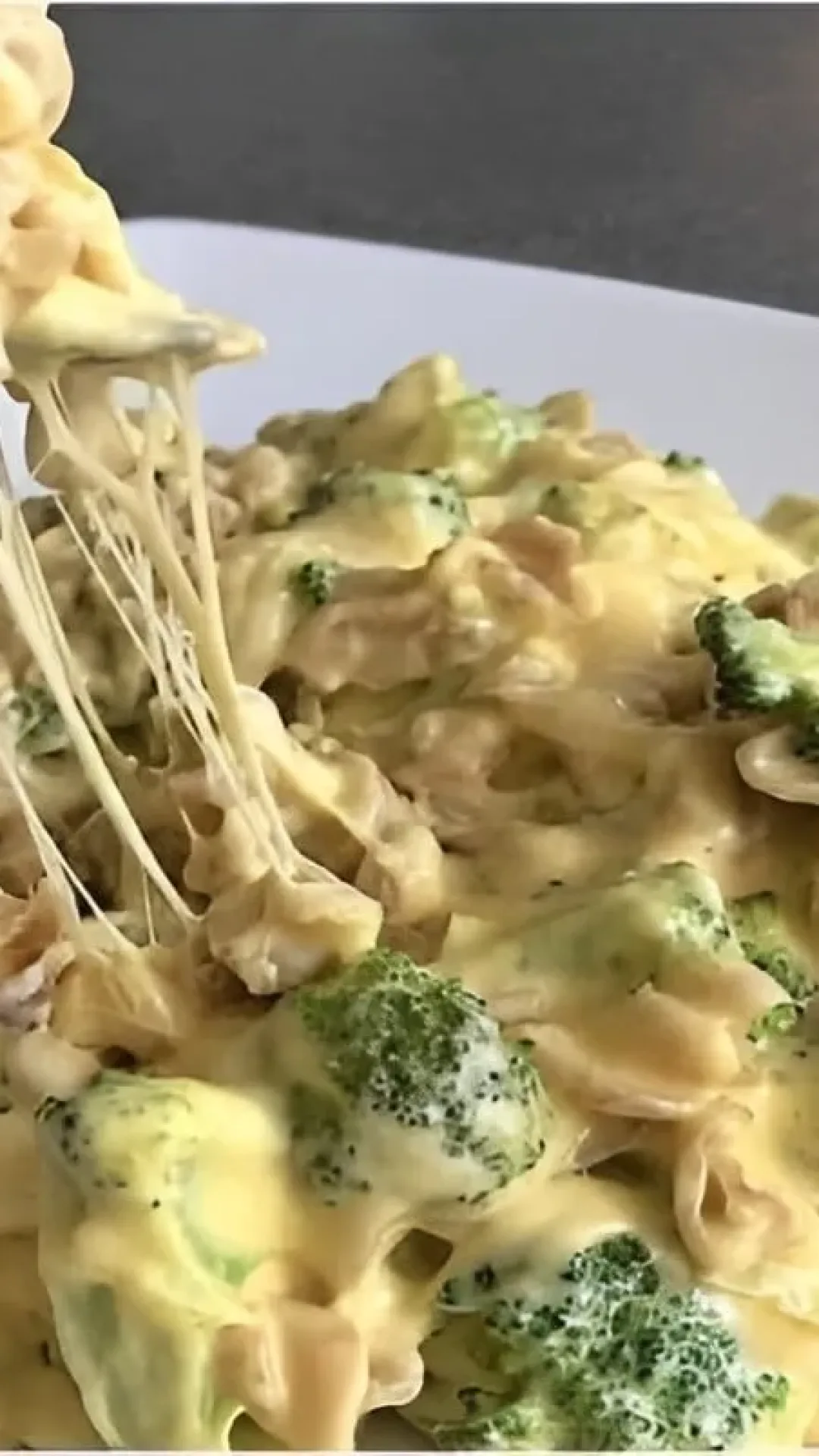 Macarrão com queijo e brócolis fácil e delicioso uma refeição completa para a família