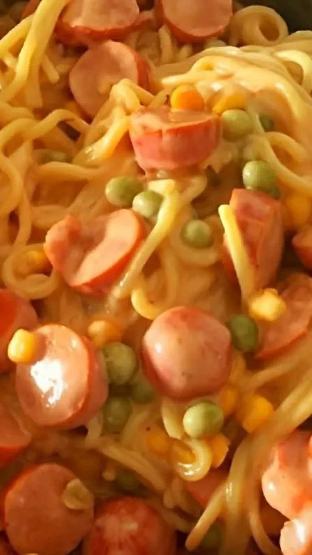 Macarrão com salsicha cremoso uma delícia que fica pronta em poucos minutos