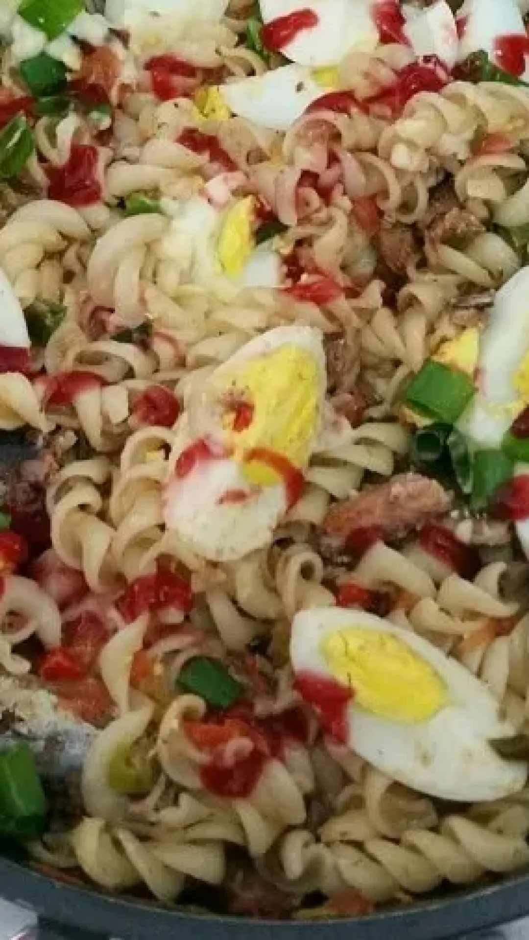 Macarrão com Sardinha e Ovos Cozidos