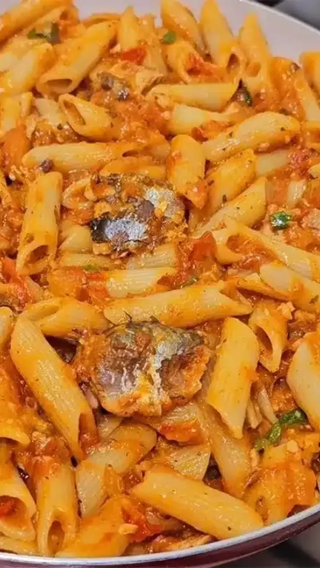 Macarrão com sardinha fácil e cremoso que me salva quando estou sem tempo de cozinhar