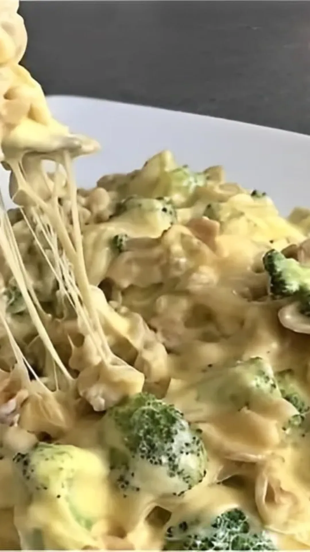 Macarrão cremoso com brócolis e bacon diferente e delicioso para fazer hoje mesmo