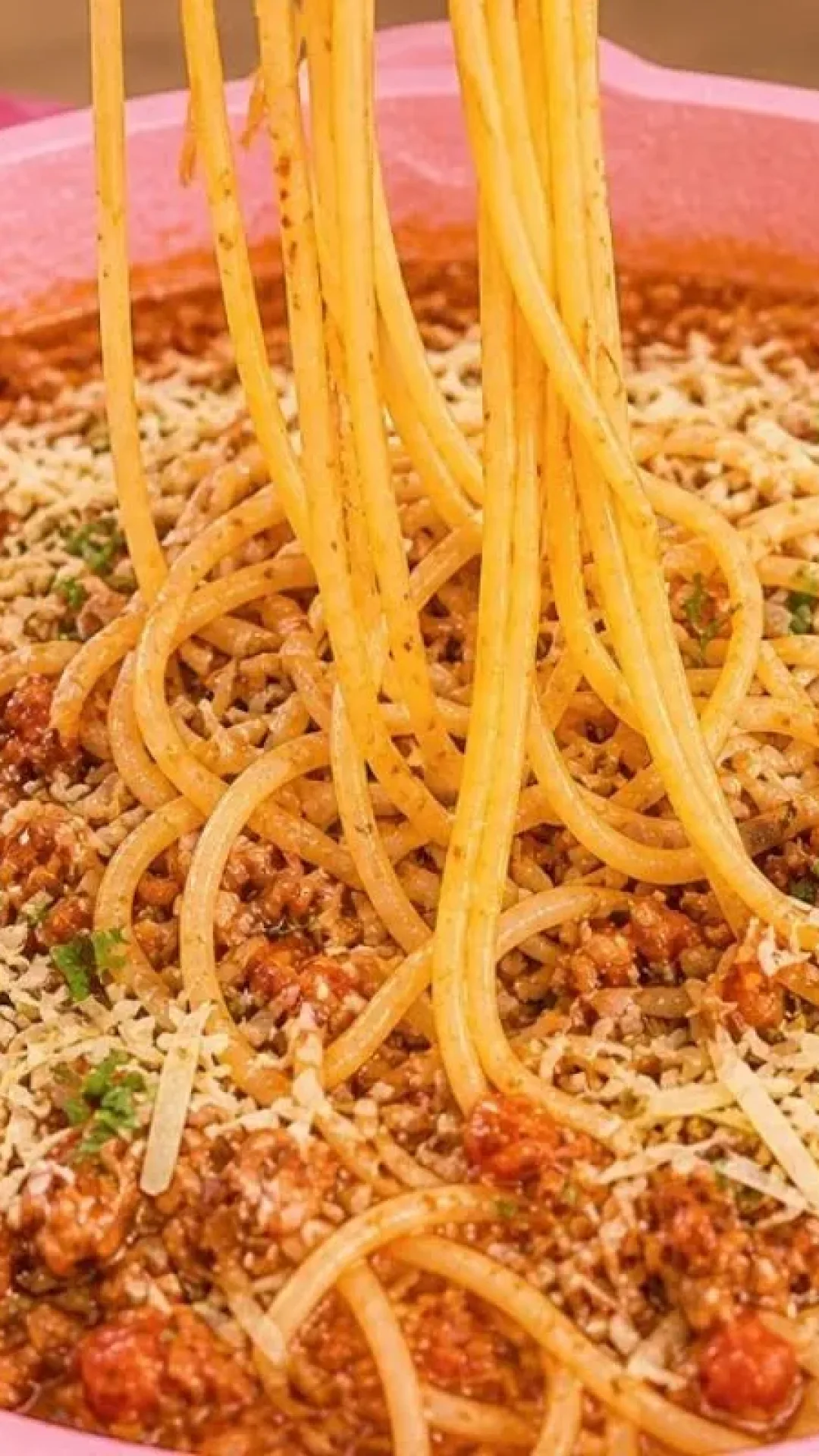 Macarrão cremoso com fraldinha e bacon feito de um jeito rápido, um sucesso em sua mesa