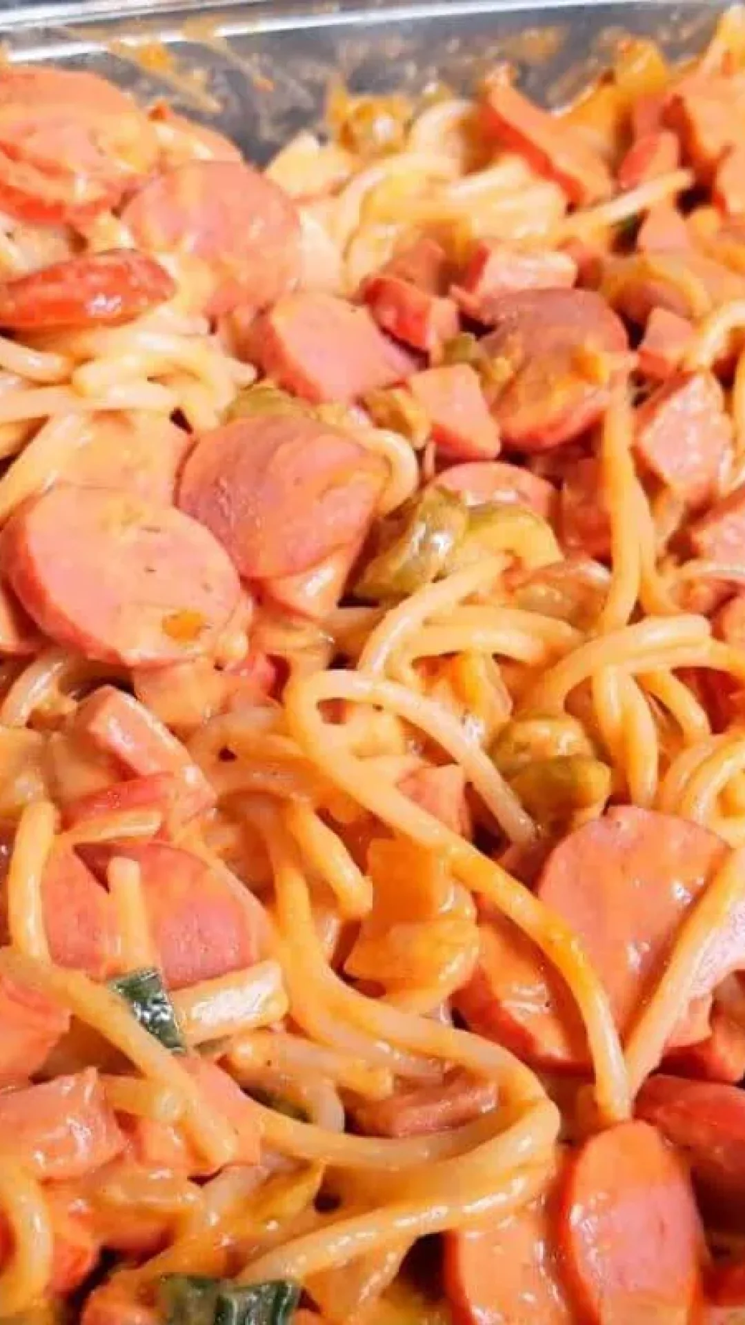 Macarrão cremoso com salsicha para você economizar tempo na hora do almoço