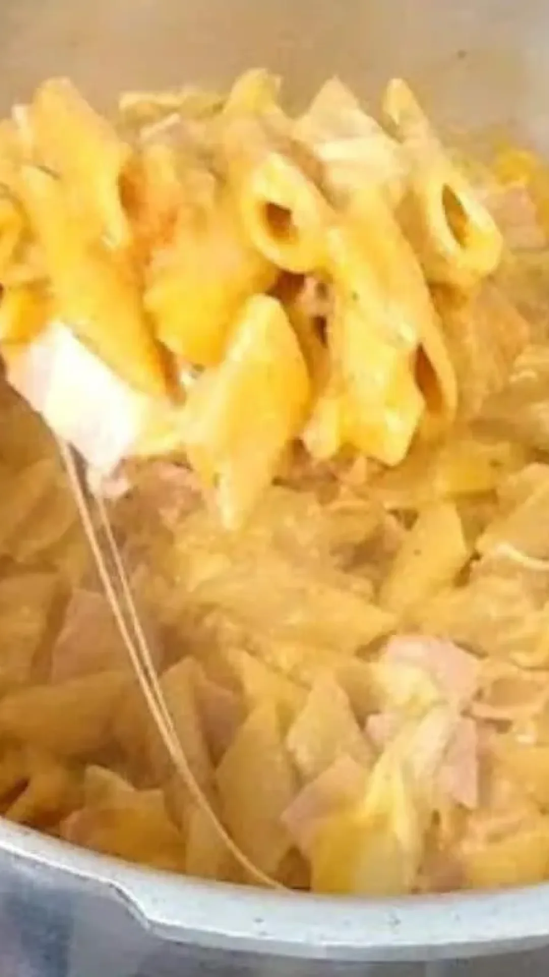 Macarrão cremoso na panela de pressão que fica pronto em 5 minutos para o almoço