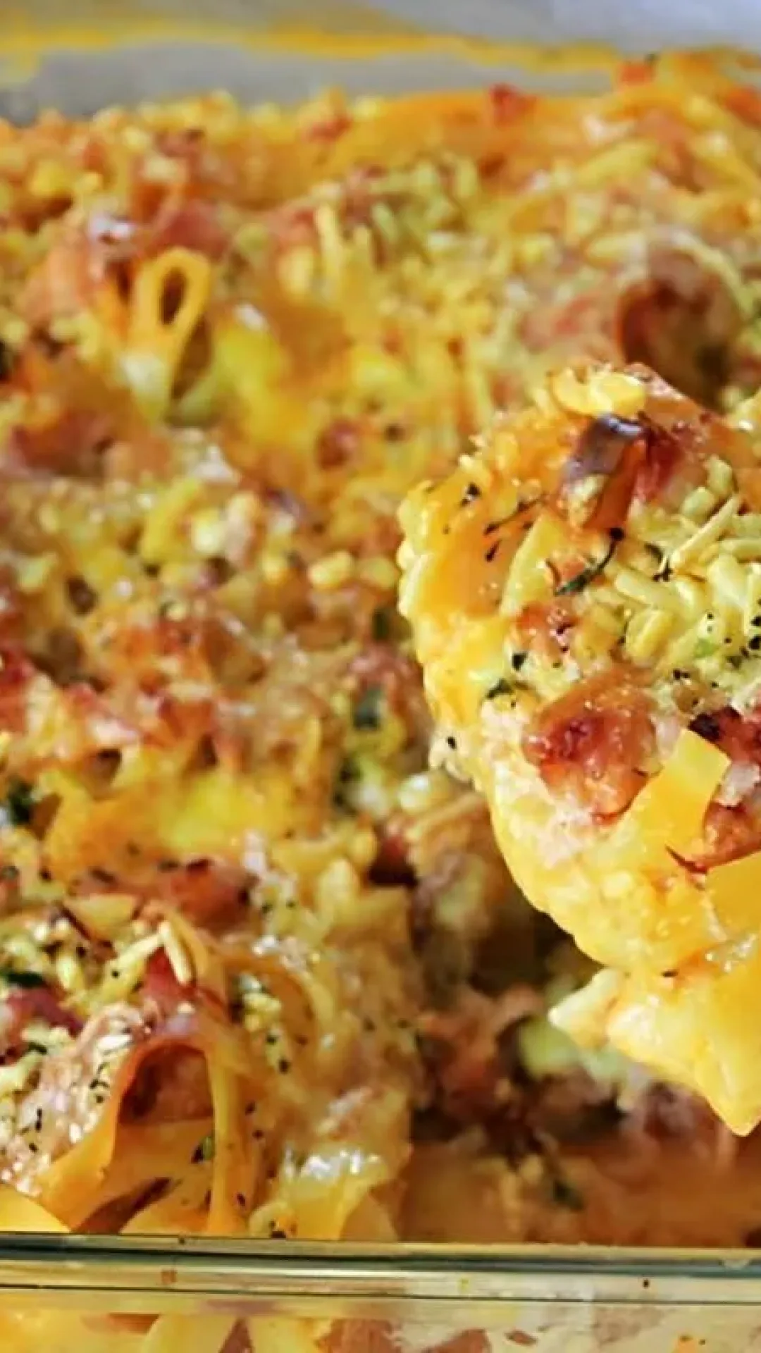 Macarrão de forno cremoso basta colocar todos os ingredientes em uma travessa e assar por 25 minutos