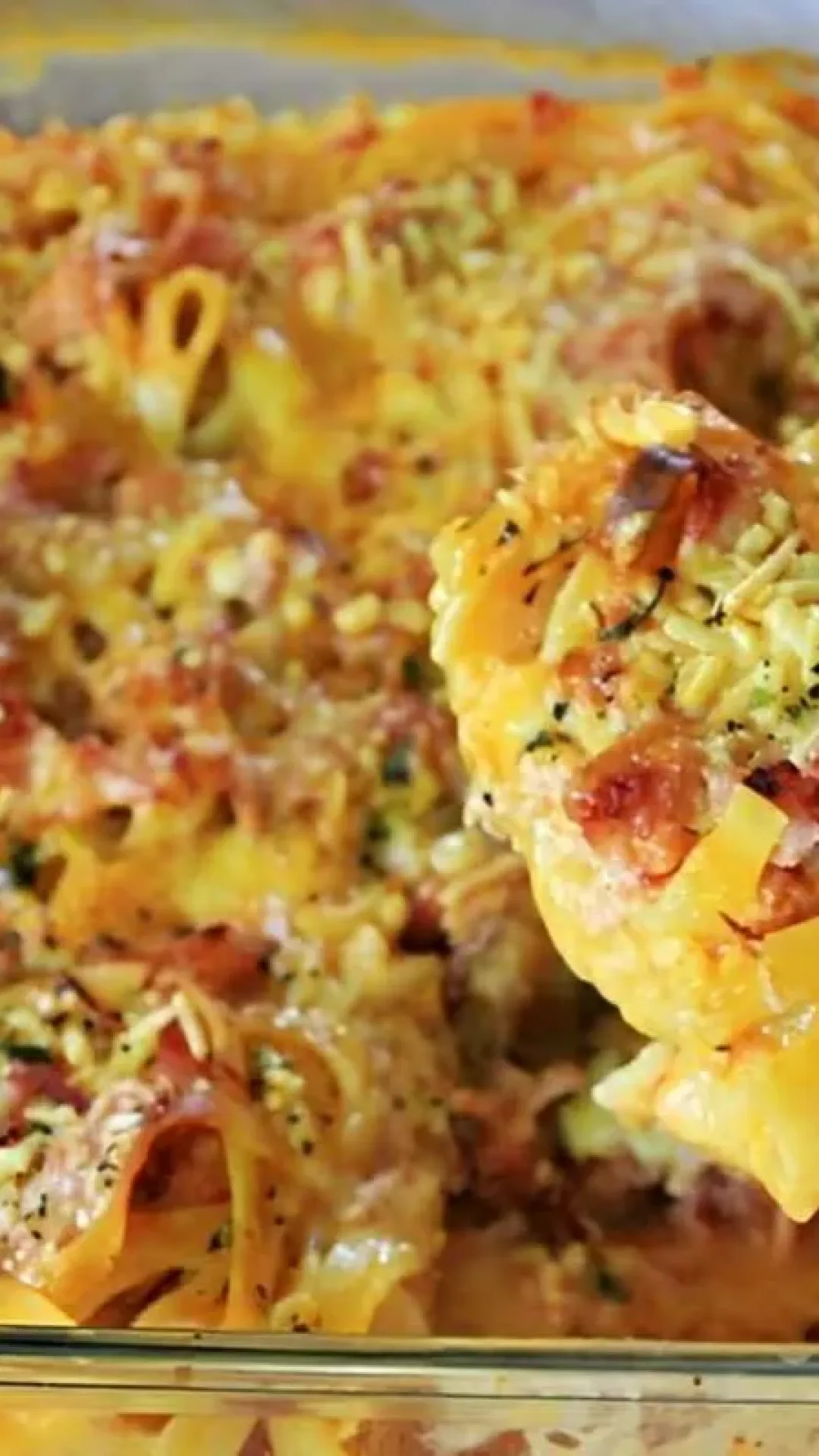 Macarrão de forno cremoso e muito fácil basta colocar os ingredientes na travessa e levar ao forno