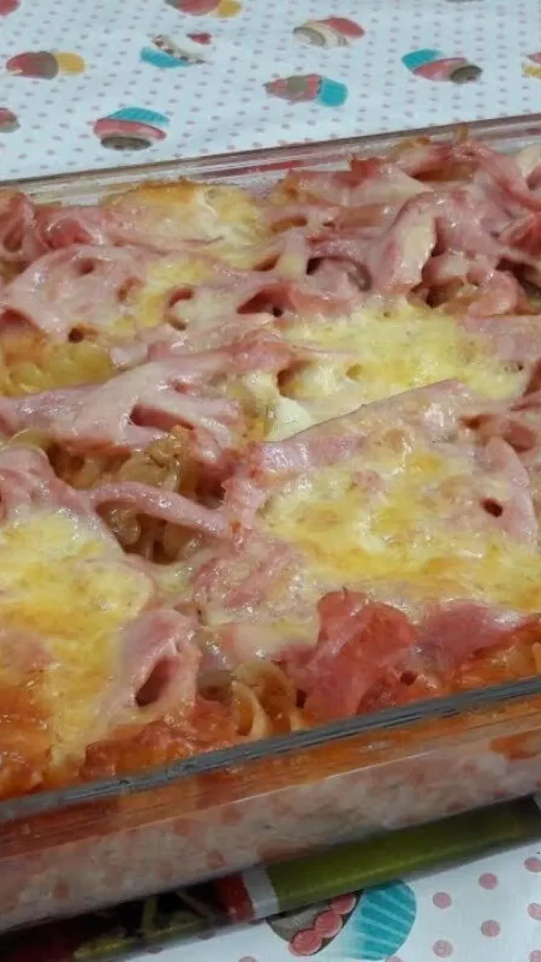 Macarrão de forno gratinado no forno e muito cremoso para fazer no fim de semana