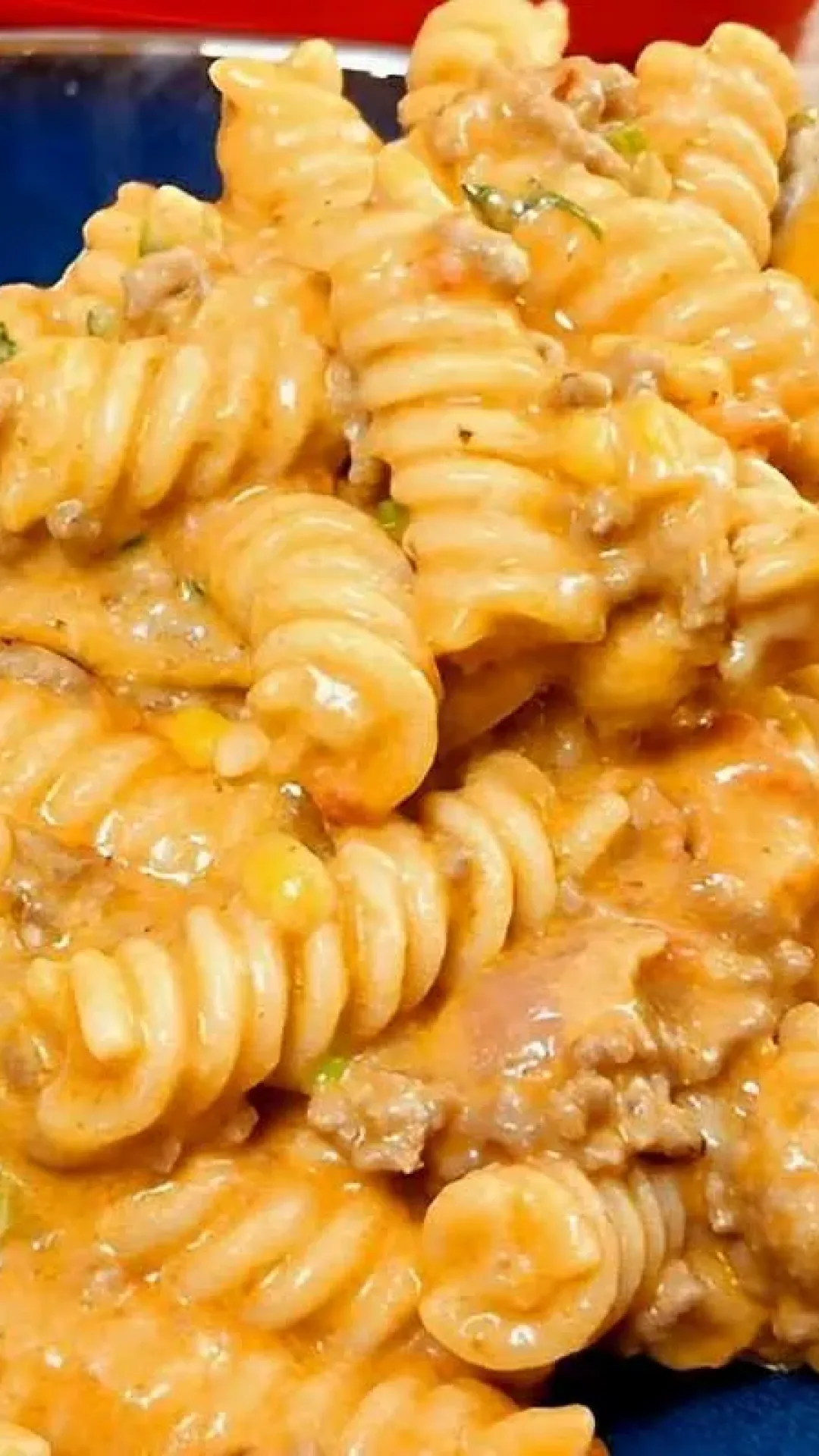 Macarrão de panela de pressão cremoso delicioso e fica pronto rapidinho