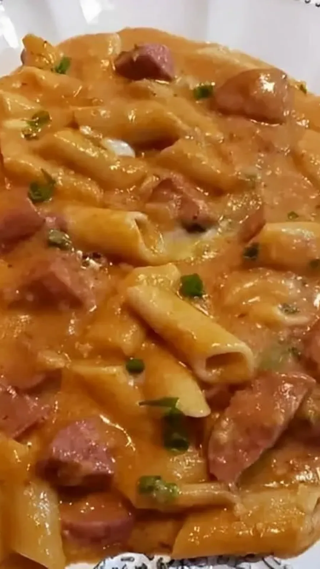 Macarrão na panela de pressão simples e prático fica pronto em poucos minutos