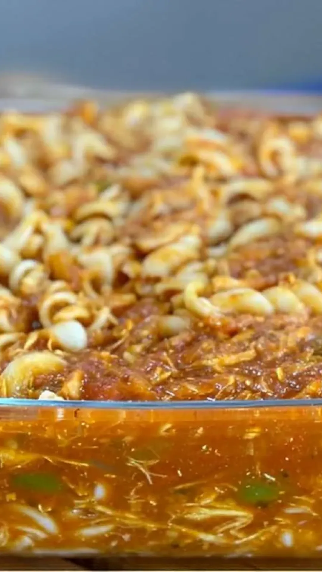 Macarronada com bacon e frango para deixar toda a família com água na boca