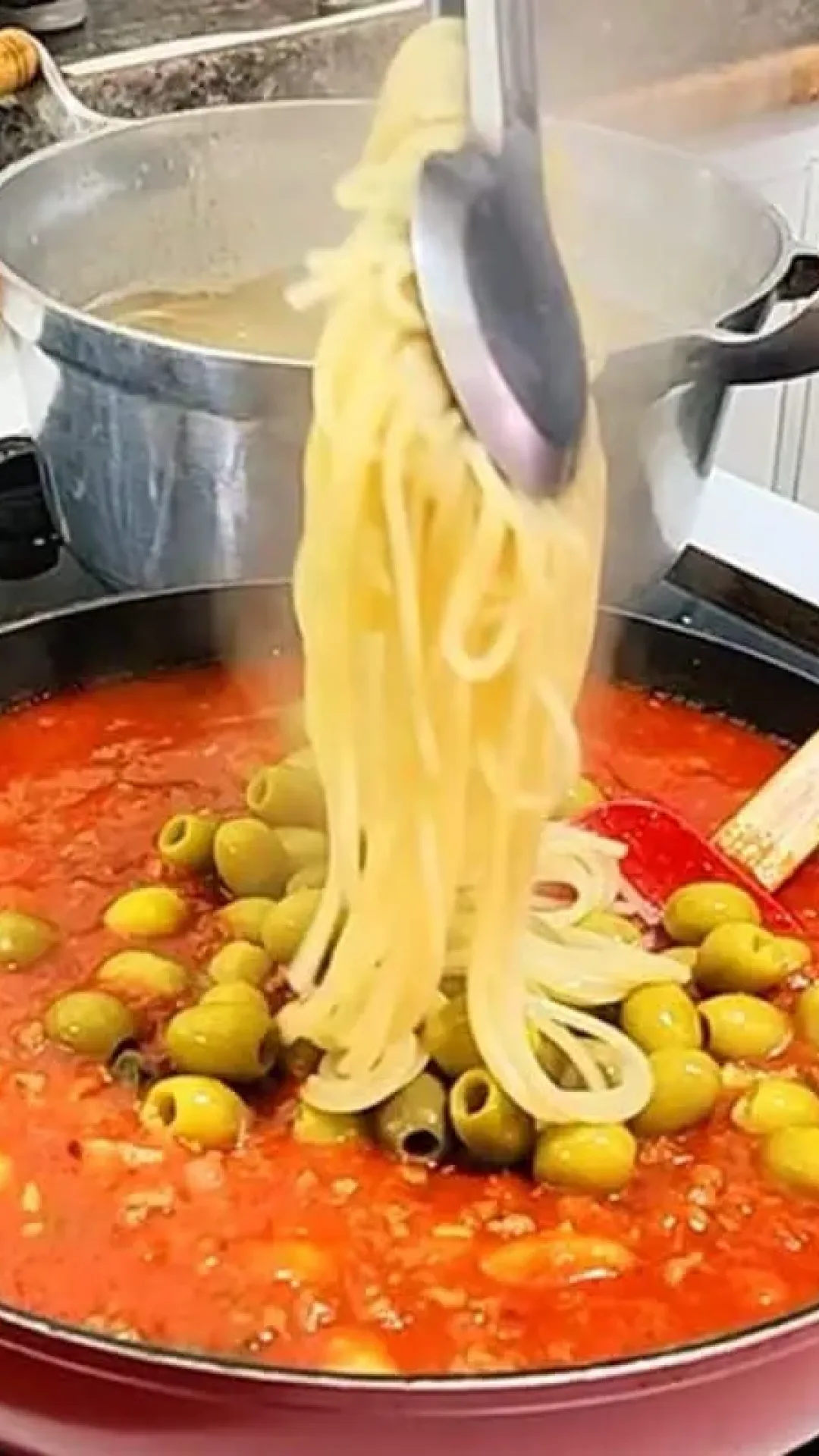 Macarronada com molho de carne moída: receita tradicional que agrada toda família na hora do almoço