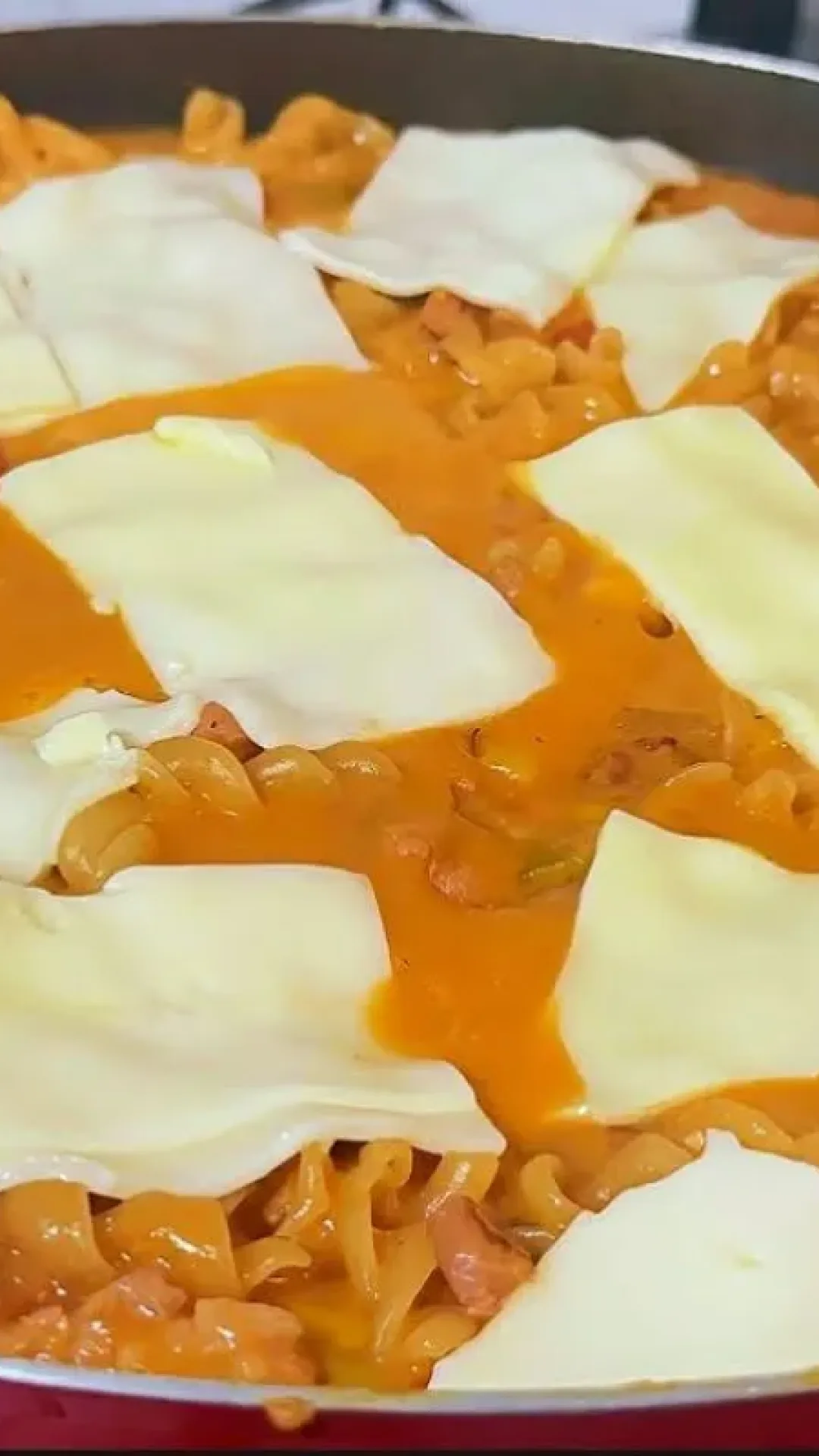 Macarronada de frigideira, um macarrão muito cremoso e suculento de um jeito bem prático