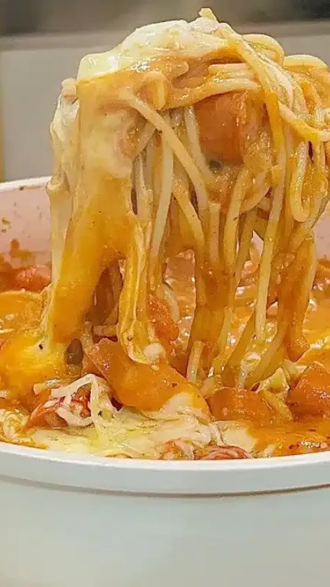 Macarronada de salsicha com queijo: simples, econômica e com aquele sabor de comida caseira