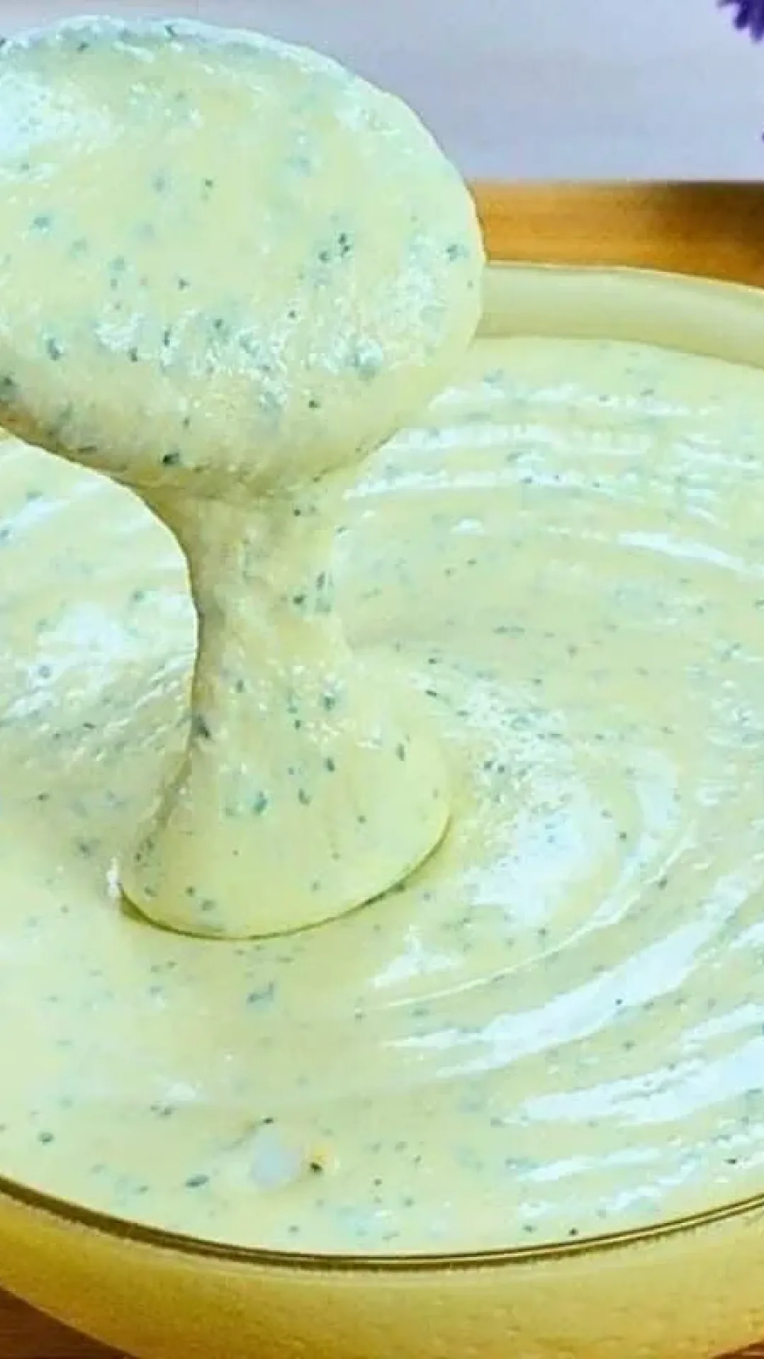 Maionese caseira sem óleo deliciosa e super leve, perfeita para usar nos sanduíches e nas saladas