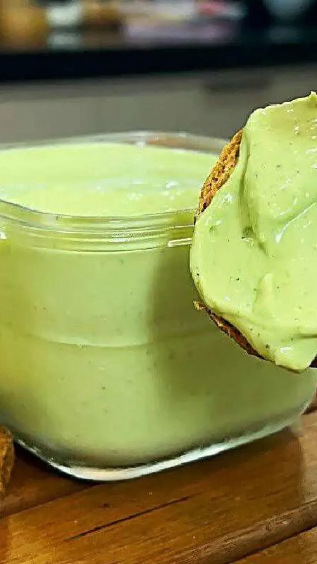 Maionese de alho temperada perfeita e bem cremosa para acompanhar seus lanches e salgados