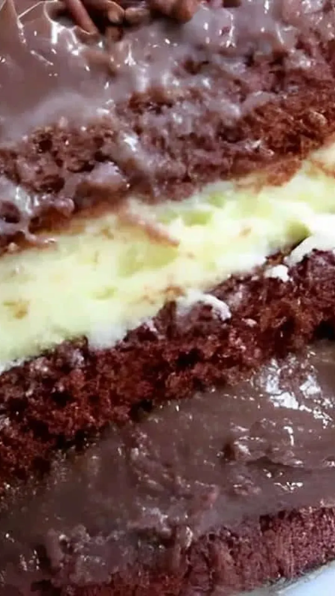 Massa de bolo de chocolate deliciosa e estruturada para rechear e cobrir como preferir