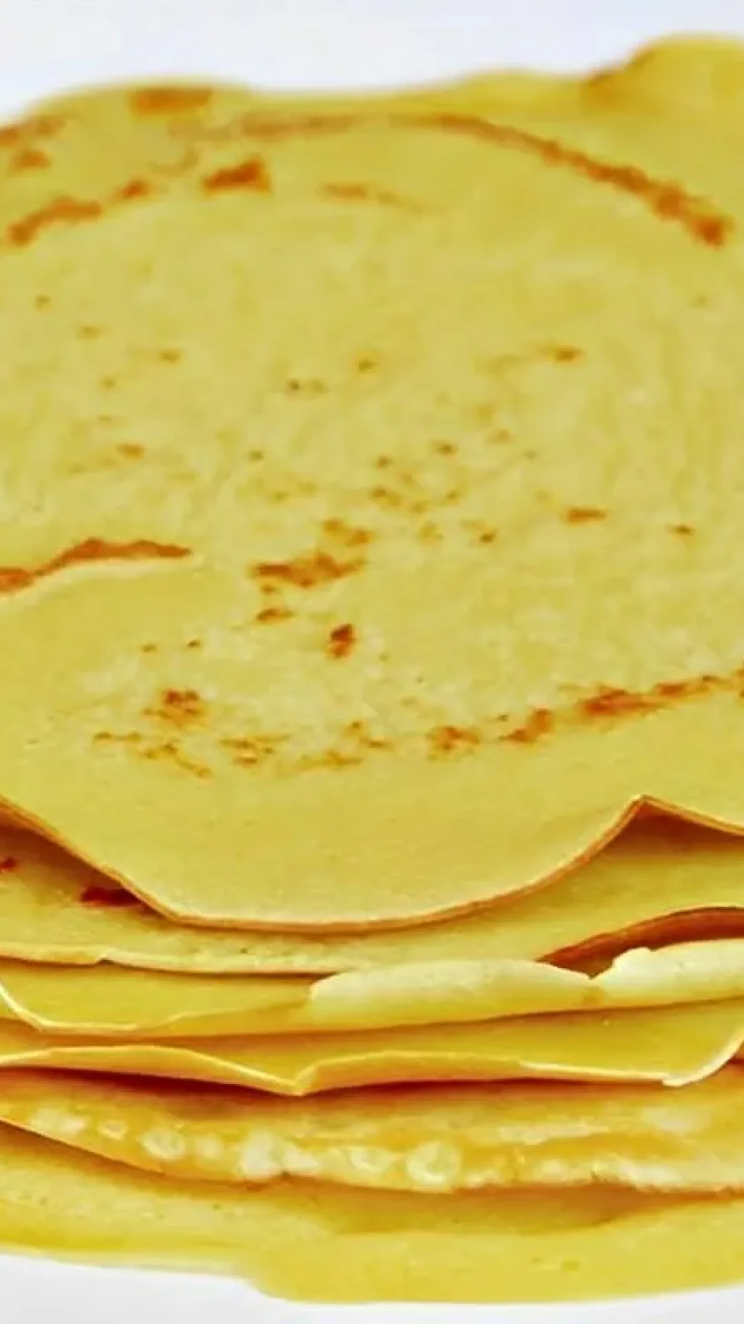 Massa de panqueca simples e prática para rechear como preferir e servir no almoço ou jantar