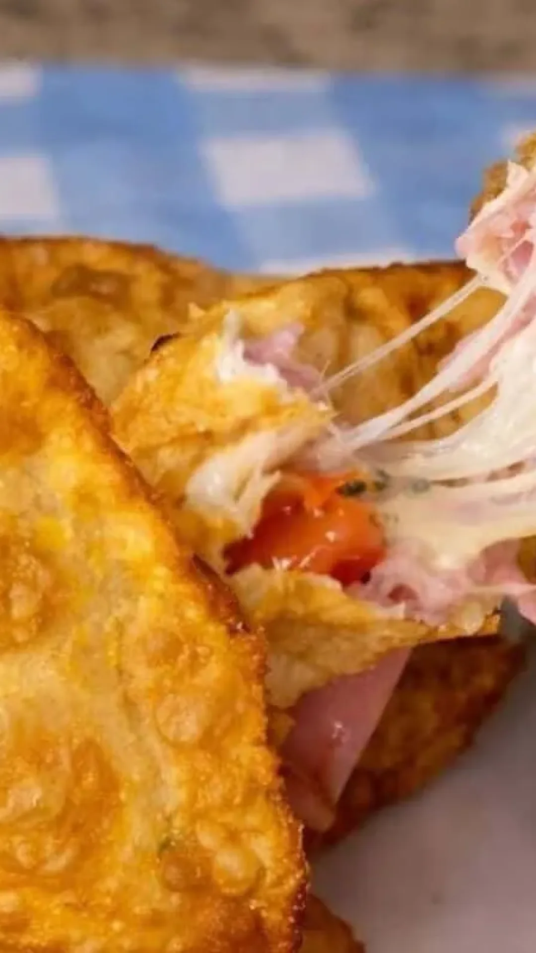 Massa de pastel crocante feita com apenas três ingredientes simples, que fica sequinha e rende muito