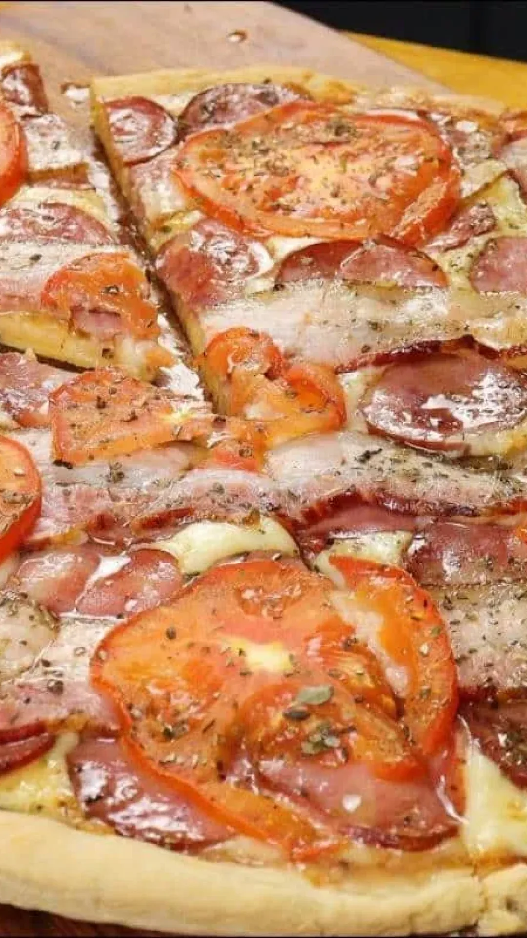 Massa de pizza caseira com creme de leite: não fica seca e dura quando sai do forno